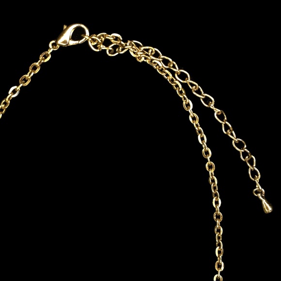 Vintage Oval Flower Pendant with Chain Necklace - Picture 6 of 8